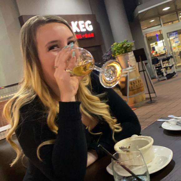 Meet your Posher, Courtney - Picture 1 of 1